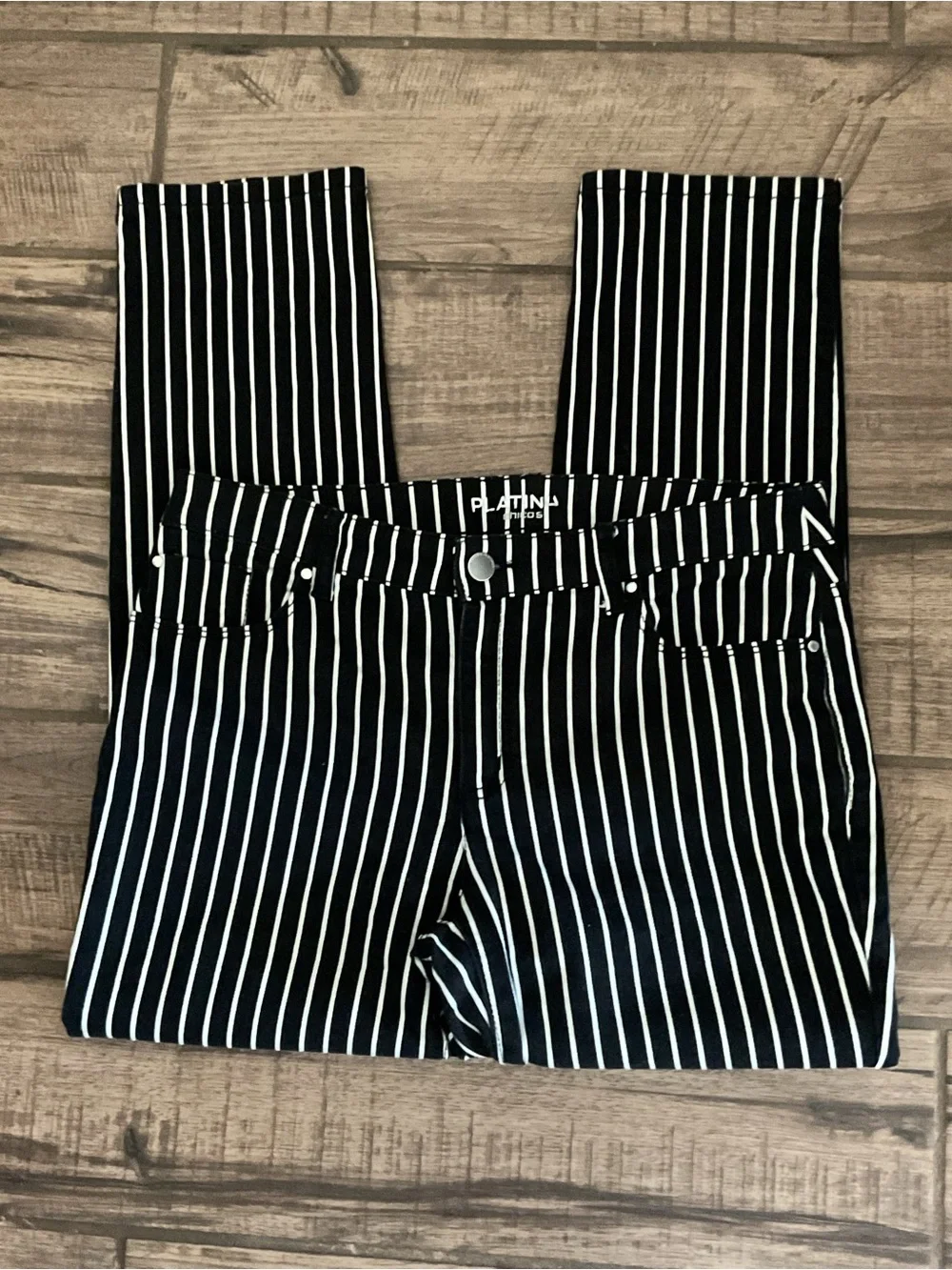 Chico’s Platinum Black and White Striped Denim Ankle Jeans Size .5 Reg 6 - Picture 5 of 12